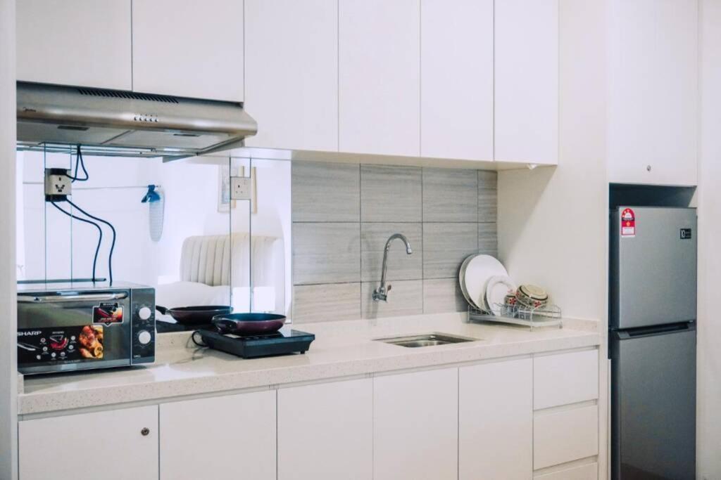 Apple Home 2 At Menara Simfoni, King Size Bed, Cheras, Nexflix, Wifi, Parking Seri Kembangan Exterior foto