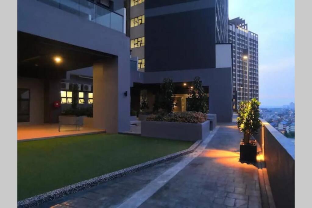 Apple Home 2 At Menara Simfoni, King Size Bed, Cheras, Nexflix, Wifi, Parking Seri Kembangan Exterior foto
