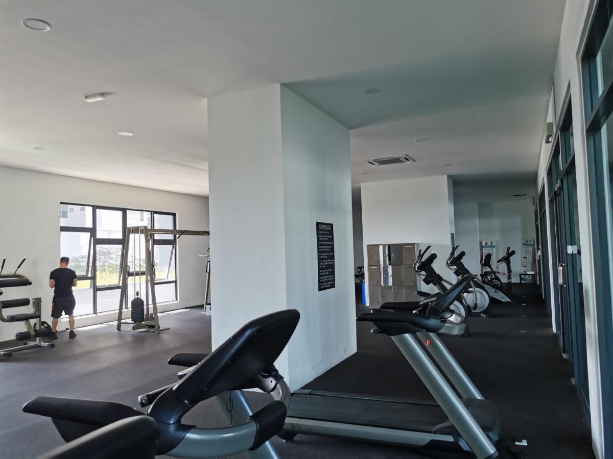 Apple Home 2 At Menara Simfoni, King Size Bed, Cheras, Nexflix, Wifi, Parking Seri Kembangan Exterior foto